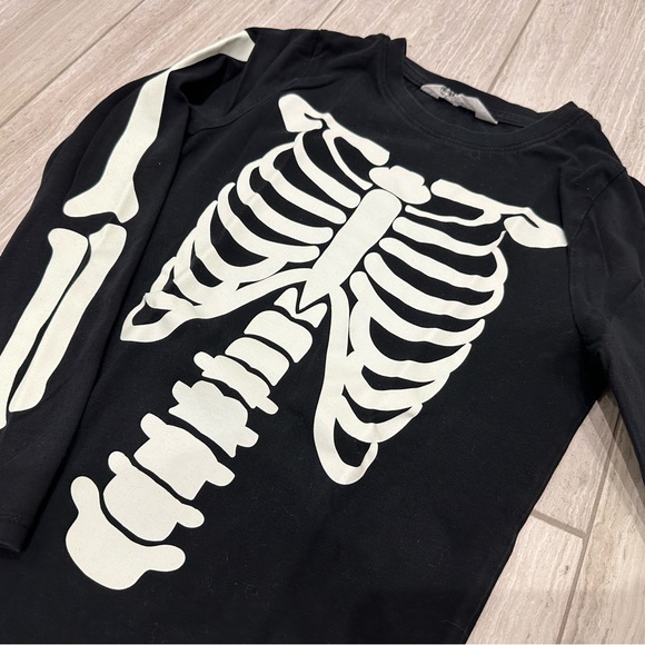 H&M Glow in the Dark Skeleton top and pant set, size 6-8y - Picture 3 of 8